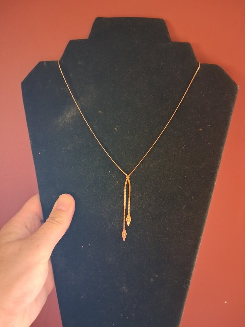 Vintage 16 inch Avon nekclace